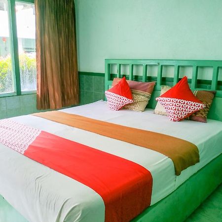 Super Oyo 3098 Hotel Sahabat Baru Singkawang Kültér fotó