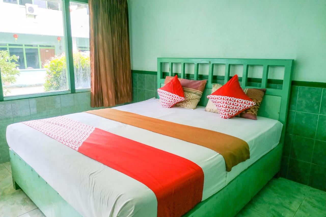 Super Oyo 3098 Hotel Sahabat Baru Singkawang Kültér fotó