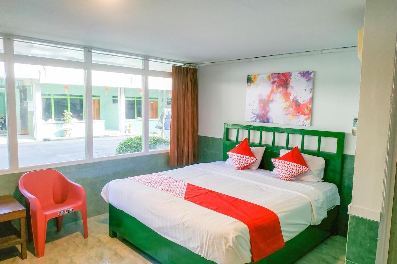 Super Oyo 3098 Hotel Sahabat Baru Singkawang Kültér fotó
