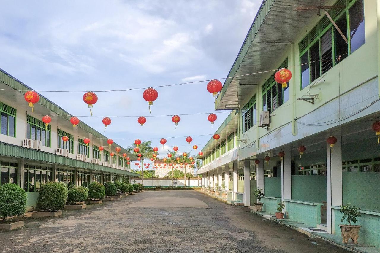Super Oyo 3098 Hotel Sahabat Baru Singkawang Kültér fotó