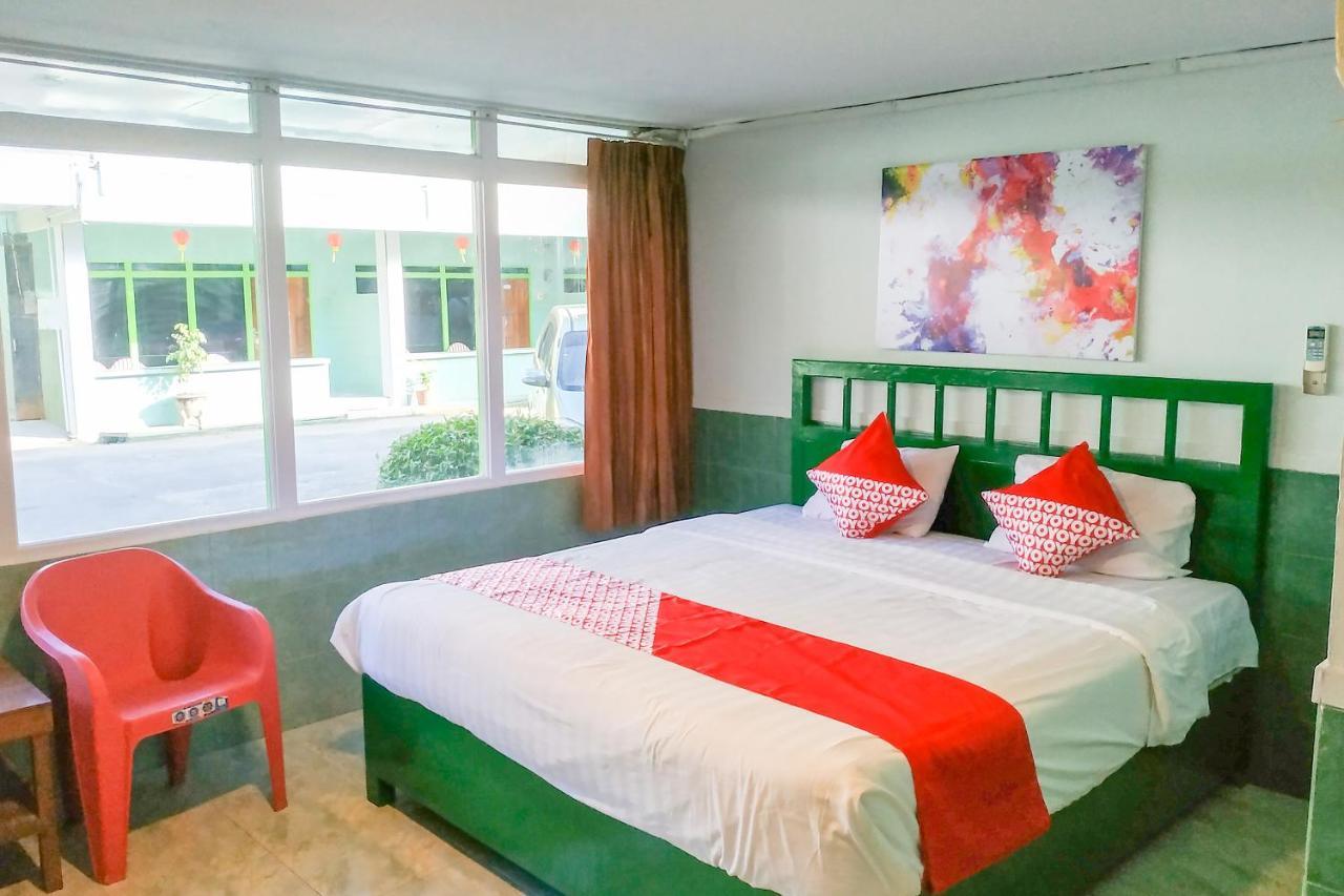 Super Oyo 3098 Hotel Sahabat Baru Singkawang Kültér fotó